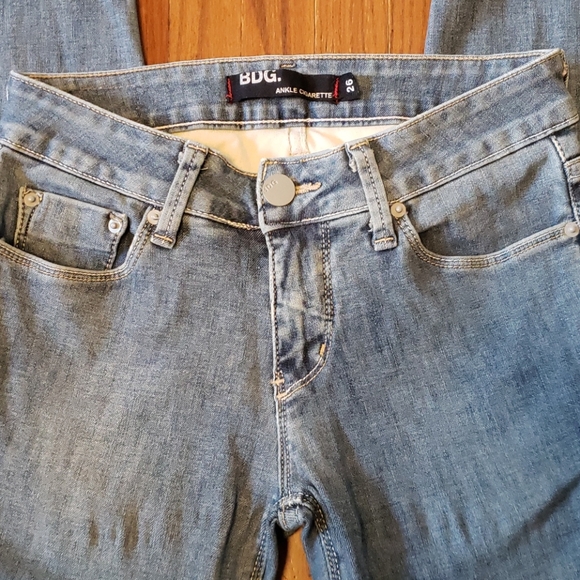 UO BDG Mid-Rise Ankle Cigarette Jean - Picture 3 of 5